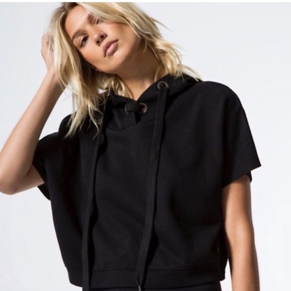 Alo Yoga Realm Short Hoodie- Size small